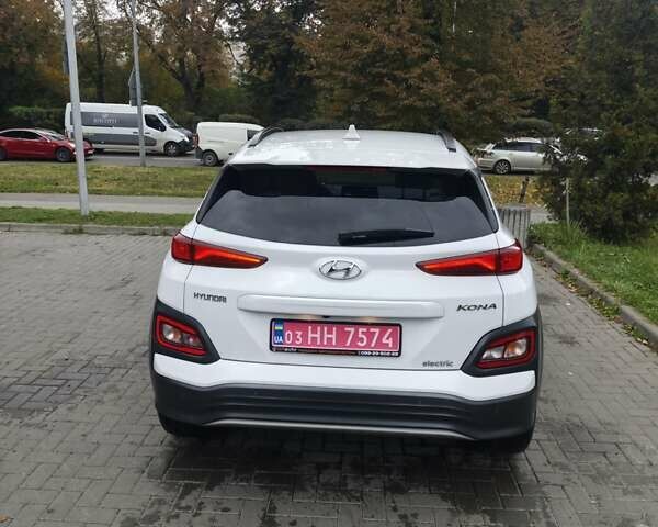 Білий Хендай Kona Electric, об'ємом двигуна 0 л та пробігом 78 тис. км за 17900 $, фото 9 на Automoto.ua