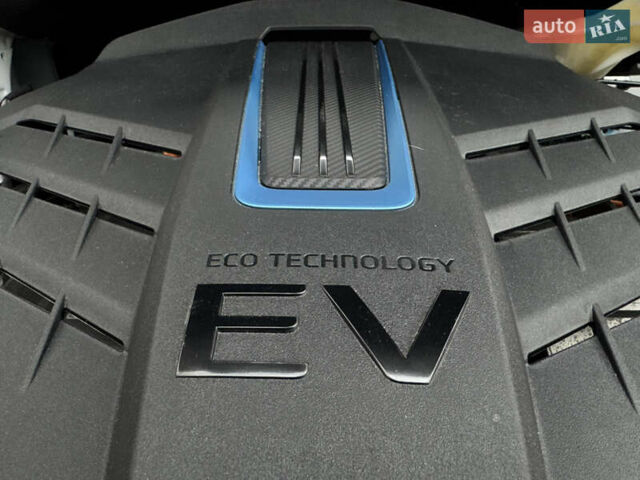 Белый Хендай Kona Electric, объемом двигателя 0 л и пробегом 58 тыс. км за 17499 $, фото 64 на Automoto.ua