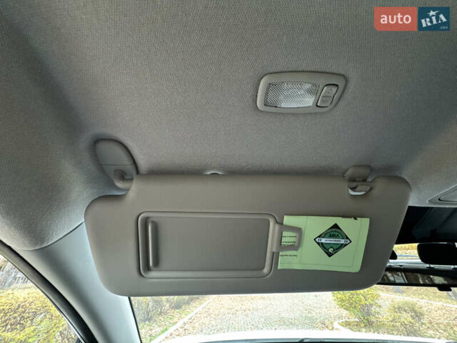 Белый Хендай Kona Electric, объемом двигателя 0 л и пробегом 58 тыс. км за 17499 $, фото 107 на Automoto.ua