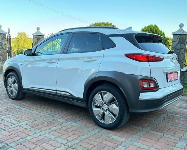 Білий Хендай Kona Electric, об'ємом двигуна 0 л та пробігом 87 тис. км за 17782 $, фото 12 на Automoto.ua