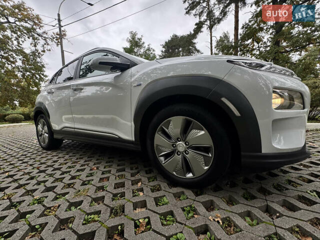 Белый Хендай Kona Electric, объемом двигателя 0 л и пробегом 103 тыс. км за 17999 $, фото 36 на Automoto.ua