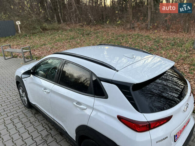 Белый Хендай Kona Electric, объемом двигателя 0 л и пробегом 136 тыс. км за 16950 $, фото 5 на Automoto.ua