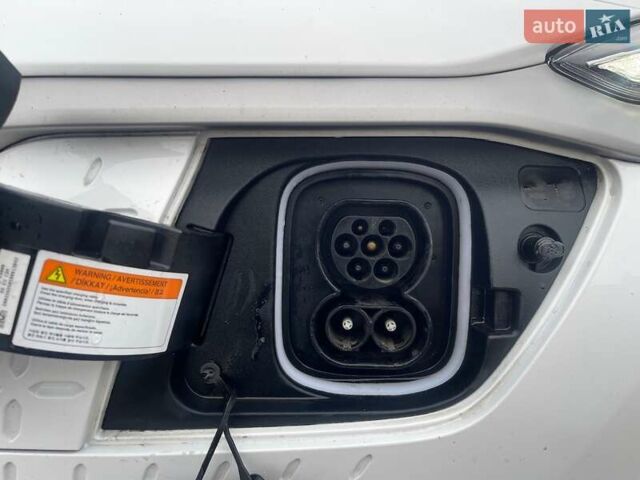 Білий Хендай Kona Electric, об'ємом двигуна 0 л та пробігом 158 тис. км за 16500 $, фото 35 на Automoto.ua
