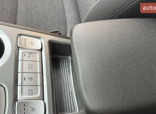 Білий Хендай Kona Electric, об'ємом двигуна 0 л та пробігом 64 тис. км за 14950 $, фото 65 на Automoto.ua