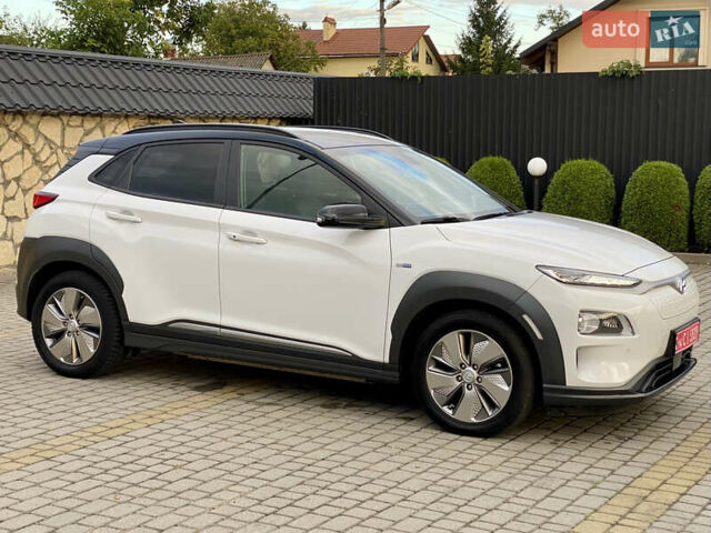 Білий Хендай Kona Electric, об'ємом двигуна 0 л та пробігом 68 тис. км за 19699 $, фото 7 на Automoto.ua