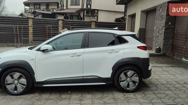Білий Хендай Kona Electric, об'ємом двигуна 0 л та пробігом 59 тис. км за 23500 $, фото 4 на Automoto.ua