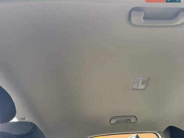 Білий Хендай Kona Electric, об'ємом двигуна 0 л та пробігом 64 тис. км за 14950 $, фото 79 на Automoto.ua