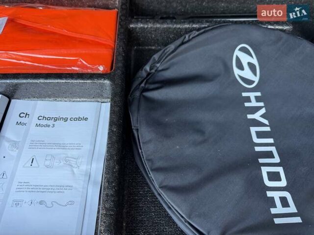 Білий Хендай Kona Electric, об'ємом двигуна 0 л та пробігом 64 тис. км за 14950 $, фото 125 на Automoto.ua