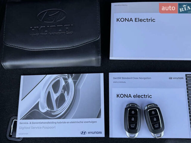 Белый Хендай Kona Electric, объемом двигателя 0 л и пробегом 103 тыс. км за 17999 $, фото 125 на Automoto.ua