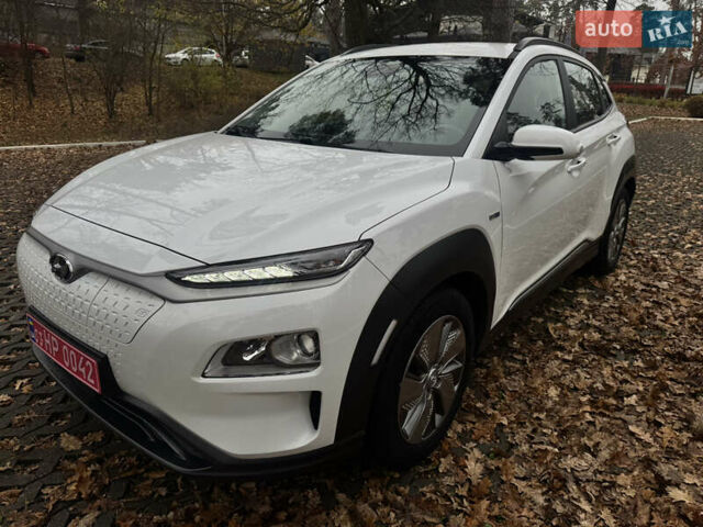 Білий Хендай Kona Electric, об'ємом двигуна 0 л та пробігом 59 тис. км за 17499 $, фото 45 на Automoto.ua
