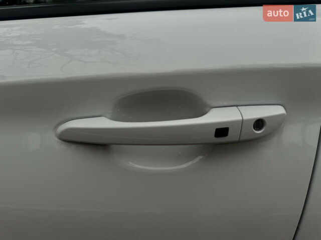 Білий Хендай Kona Electric, об'ємом двигуна 0 л та пробігом 59 тис. км за 17499 $, фото 54 на Automoto.ua