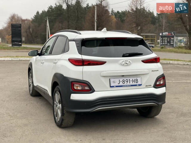 Белый Хендай Kona Electric, объемом двигателя 0 л и пробегом 166 тыс. км за 16900 $, фото 5 на Automoto.ua