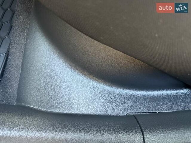 Білий Хендай Kona Electric, об'ємом двигуна 0 л та пробігом 64 тис. км за 14950 $, фото 106 на Automoto.ua