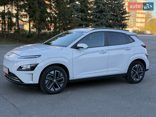 Белый Хендай Kona Electric, объемом двигателя 0 л и пробегом 80 тыс. км за 16900 $, фото 12 на Automoto.ua