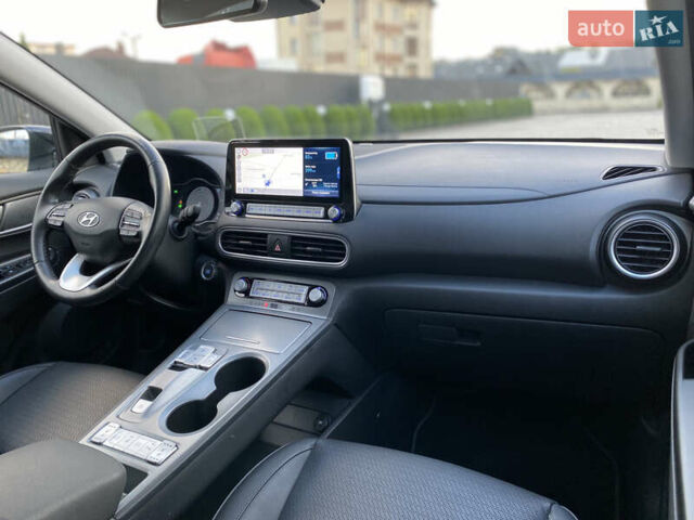 Білий Хендай Kona Electric, об'ємом двигуна 0 л та пробігом 68 тис. км за 19699 $, фото 39 на Automoto.ua