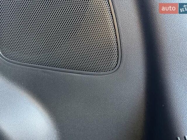 Білий Хендай Kona Electric, об'ємом двигуна 0 л та пробігом 64 тис. км за 14950 $, фото 119 на Automoto.ua