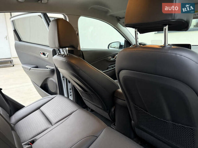 Белый Хендай Kona Electric, объемом двигателя 0 л и пробегом 96 тыс. км за 19500 $, фото 36 на Automoto.ua