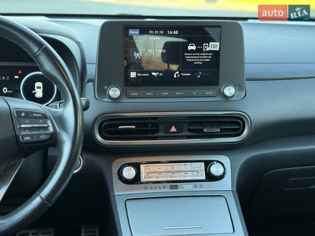 Белый Хендай Kona Electric, объемом двигателя 0 л и пробегом 80 тыс. км за 16900 $, фото 25 на Automoto.ua