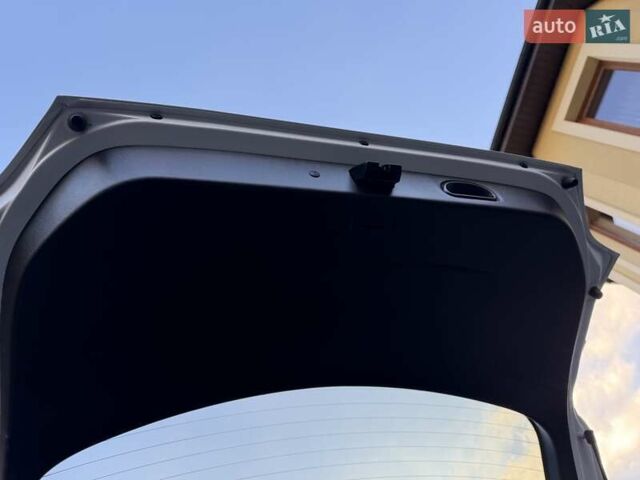 Білий Хендай Kona Electric, об'ємом двигуна 0 л та пробігом 64 тис. км за 14950 $, фото 126 на Automoto.ua