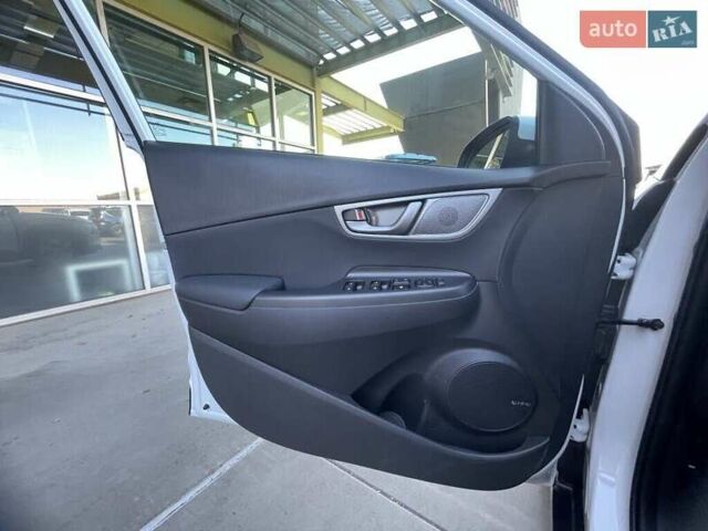 Білий Хендай Kona Electric, об'ємом двигуна 0 л та пробігом 13 тис. км за 8600 $, фото 14 на Automoto.ua