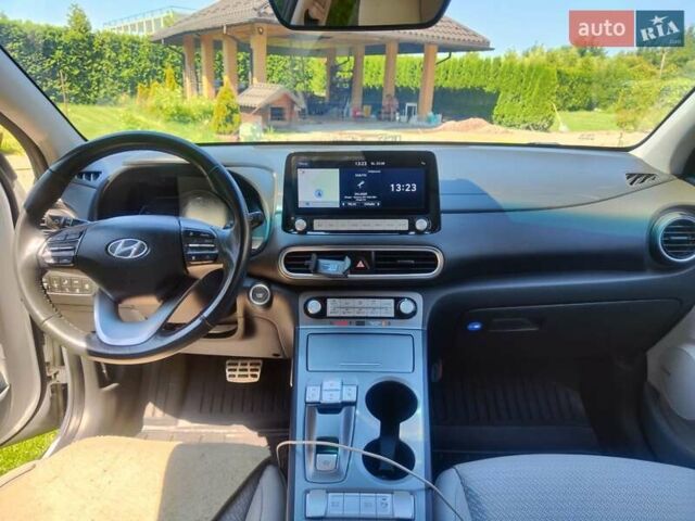 Белый Хендай Kona Electric, объемом двигателя 0 л и пробегом 65 тыс. км за 18700 $, фото 17 на Automoto.ua