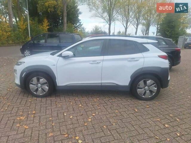Белый Хендай Kona Electric, объемом двигателя 0 л и пробегом 124 тыс. км за 17600 $, фото 2 на Automoto.ua