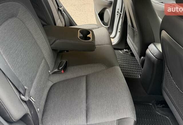 Білий Хендай Kona Electric, об'ємом двигуна 0 л та пробігом 64 тис. км за 14950 $, фото 77 на Automoto.ua