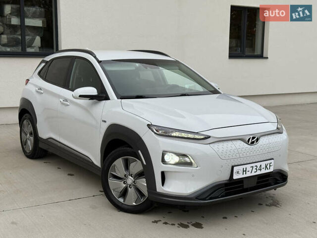 Белый Хендай Kona Electric, объемом двигателя 0 л и пробегом 96 тыс. км за 19500 $, фото 7 на Automoto.ua