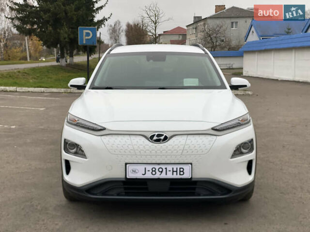 Белый Хендай Kona Electric, объемом двигателя 0 л и пробегом 166 тыс. км за 16900 $, фото 1 на Automoto.ua
