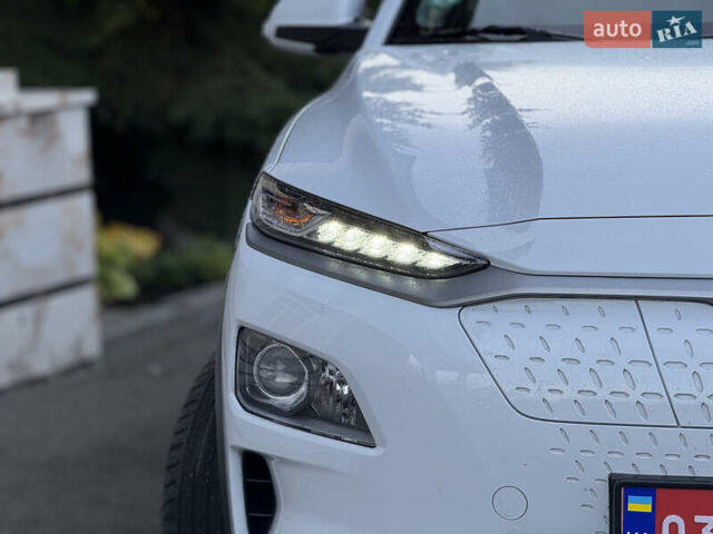 Белый Хендай Kona Electric, объемом двигателя 0 л и пробегом 150 тыс. км за 16960 $, фото 7 на Automoto.ua