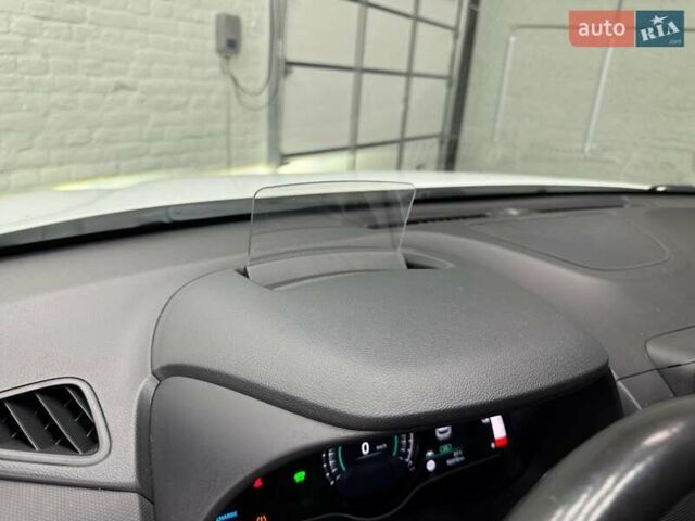 Белый Хендай Kona Electric, объемом двигателя 0 л и пробегом 92 тыс. км за 18983 $, фото 17 на Automoto.ua