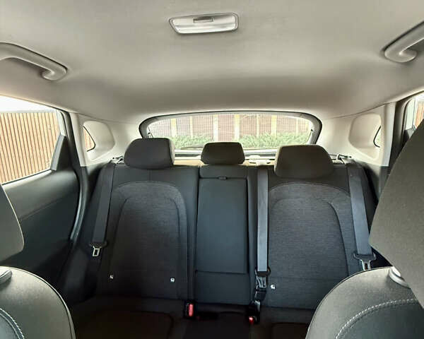 Белый Хендай Kona Electric, объемом двигателя 0 л и пробегом 95 тыс. км за 17500 $, фото 11 на Automoto.ua