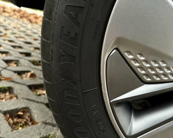 Белый Хендай Kona Electric, объемом двигателя 0 л и пробегом 58 тыс. км за 17499 $, фото 70 на Automoto.ua