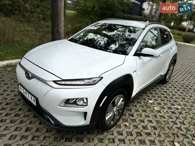 Белый Хендай Kona Electric, объемом двигателя 0 л и пробегом 103 тыс. км за 17999 $, фото 133 на Automoto.ua