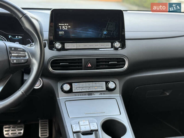 Белый Хендай Kona Electric, объемом двигателя 0 л и пробегом 150 тыс. км за 16960 $, фото 30 на Automoto.ua