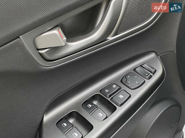 Білий Хендай Kona Electric, об'ємом двигуна 0 л та пробігом 68 тис. км за 19699 $, фото 28 на Automoto.ua