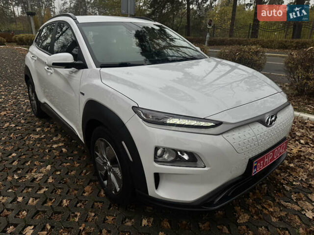 Білий Хендай Kona Electric, об'ємом двигуна 0 л та пробігом 59 тис. км за 17499 $, фото 43 на Automoto.ua