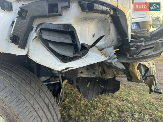 Белый Хендай Kona Electric, объемом двигателя 0 л и пробегом 50 тыс. км за 10599 $, фото 12 на Automoto.ua