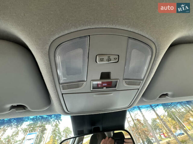 Белый Хендай Kona Electric, объемом двигателя 0 л и пробегом 58 тыс. км за 17499 $, фото 105 на Automoto.ua