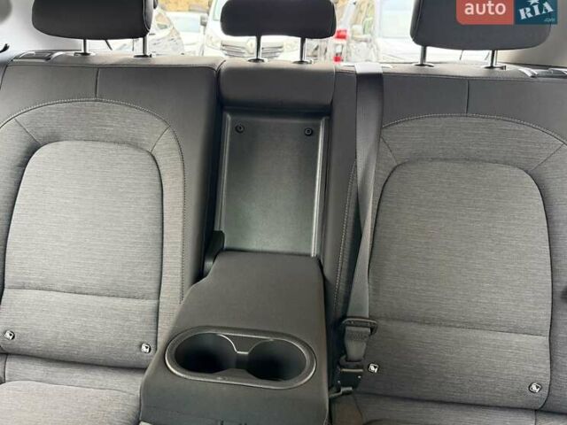 Білий Хендай Kona Electric, об'ємом двигуна 0 л та пробігом 64 тис. км за 14950 $, фото 67 на Automoto.ua