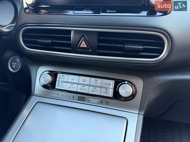 Білий Хендай Kona Electric, об'ємом двигуна 0 л та пробігом 64 тис. км за 14950 $, фото 138 на Automoto.ua