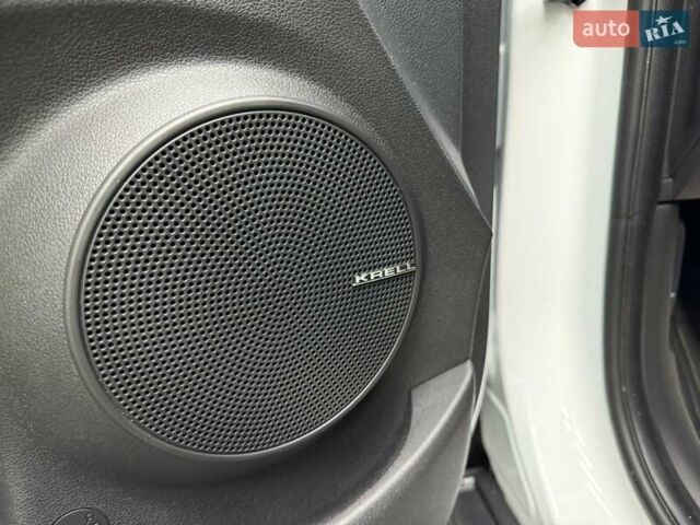 Белый Хендай Kona Electric, объемом двигателя 0 л и пробегом 92 тыс. км за 18983 $, фото 16 на Automoto.ua