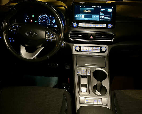 Белый Хендай Kona Electric, объемом двигателя 0 л и пробегом 115 тыс. км за 16900 $, фото 67 на Automoto.ua