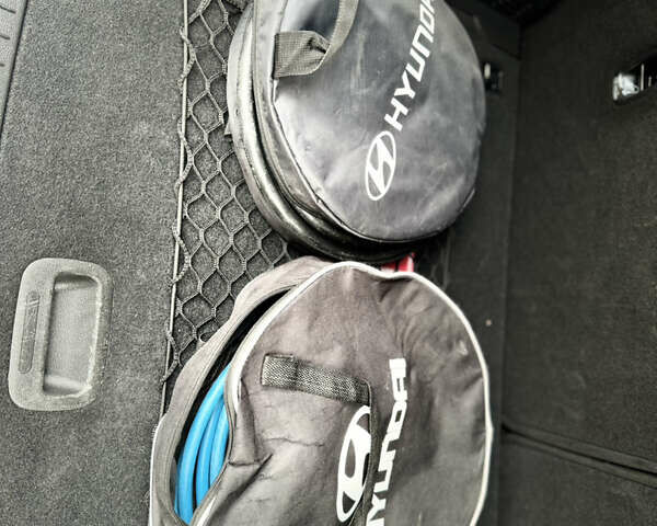 Белый Хендай Kona Electric, объемом двигателя 0 л и пробегом 103 тыс. км за 17999 $, фото 63 на Automoto.ua