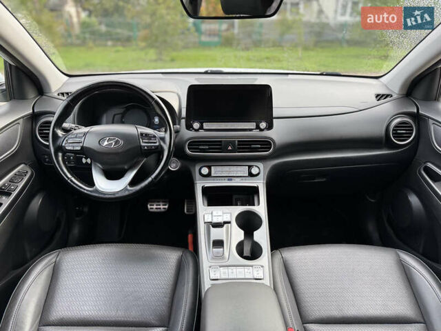 Белый Хендай Kona Electric, объемом двигателя 0 л и пробегом 107 тыс. км за 18465 $, фото 5 на Automoto.ua