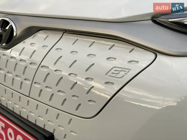 Білий Хендай Kona Electric, об'ємом двигуна 0 л та пробігом 68 тис. км за 19699 $, фото 19 на Automoto.ua