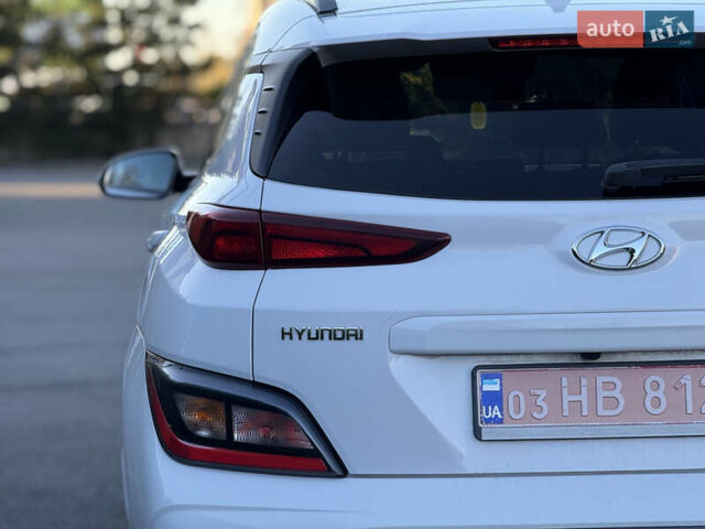 Белый Хендай Kona Electric, объемом двигателя 0 л и пробегом 80 тыс. км за 16900 $, фото 19 на Automoto.ua