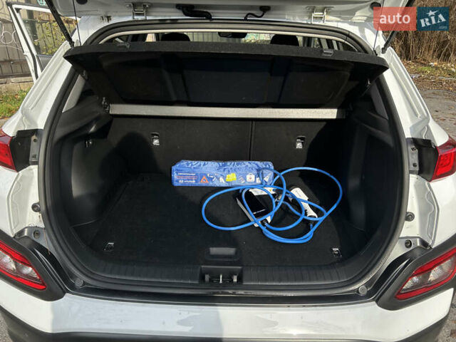 Білий Хендай Kona Electric, об'ємом двигуна 0 л та пробігом 59 тис. км за 15870 $, фото 5 на Automoto.ua