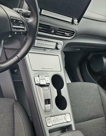 Белый Хендай Kona Electric, объемом двигателя 0 л и пробегом 50 тыс. км за 21500 $, фото 13 на Automoto.ua