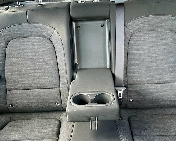 Белый Хендай Kona Electric, объемом двигателя 0 л и пробегом 115 тыс. км за 16900 $, фото 51 на Automoto.ua